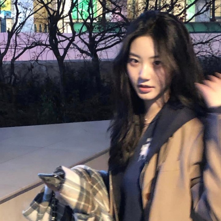 模仿女孩